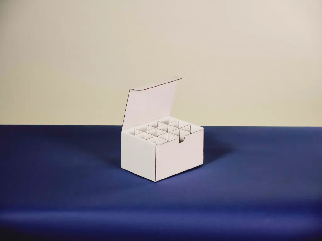 Boite 12 miniatures + croisillons